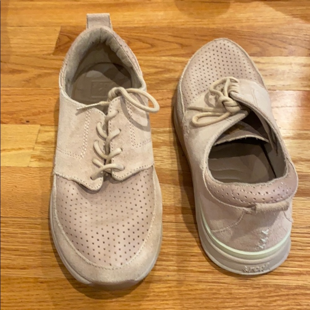 Women’s sneakers